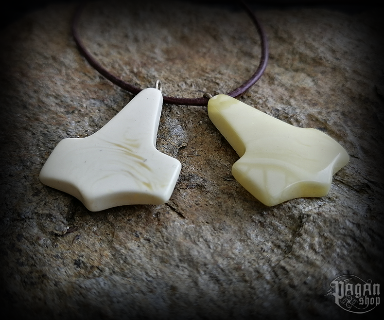 Přívěsek Thorovo kladivo - jantar